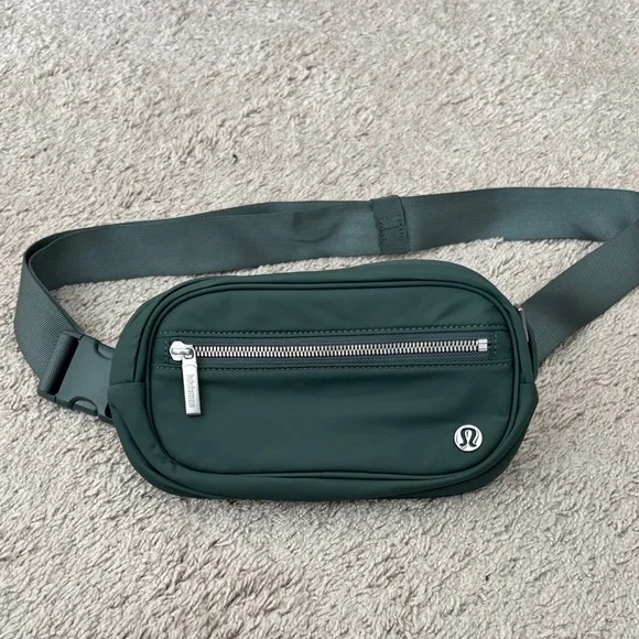 lululemon athletica Green Belt Bag - Picture 1 of 2